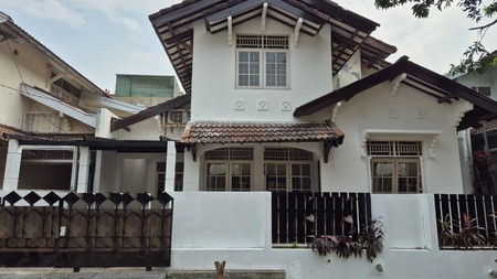 Rumah 2 lantai, bangunan kokoh, bebas banjir, Lingkungan aman dan Nyaman.