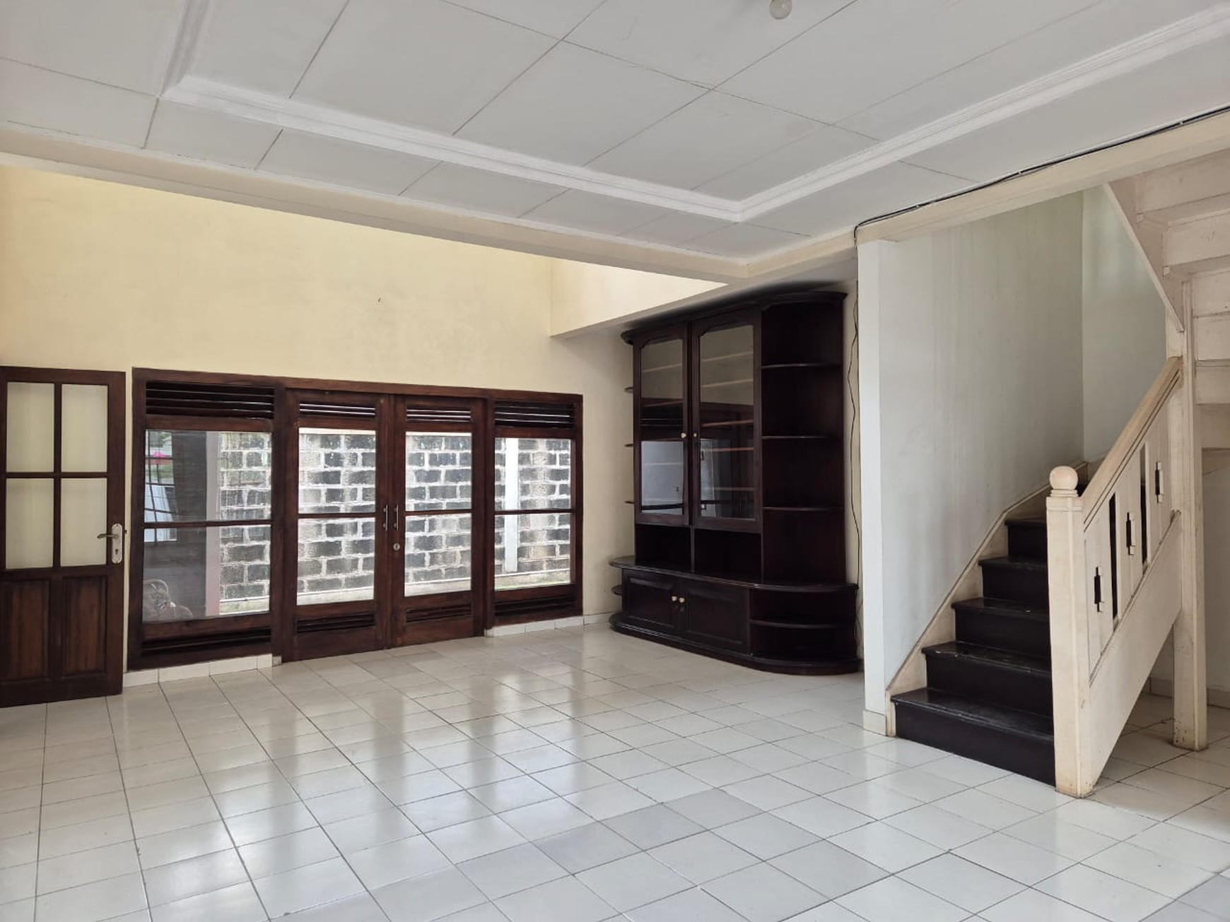 Rumah 2 lantai, bangunan kokoh, bebas banjir, Lingkungan aman dan Nyaman.