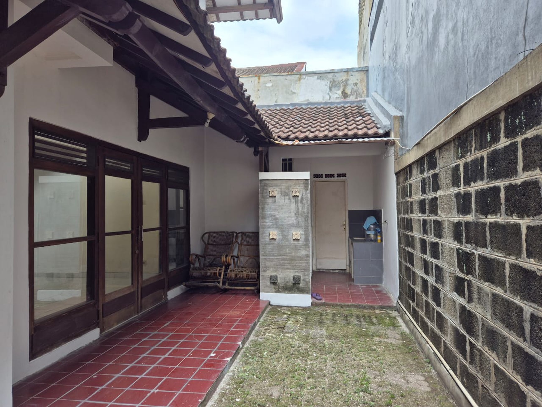 Rumah 2 lantai, bangunan kokoh, bebas banjir, Lingkungan aman dan Nyaman.