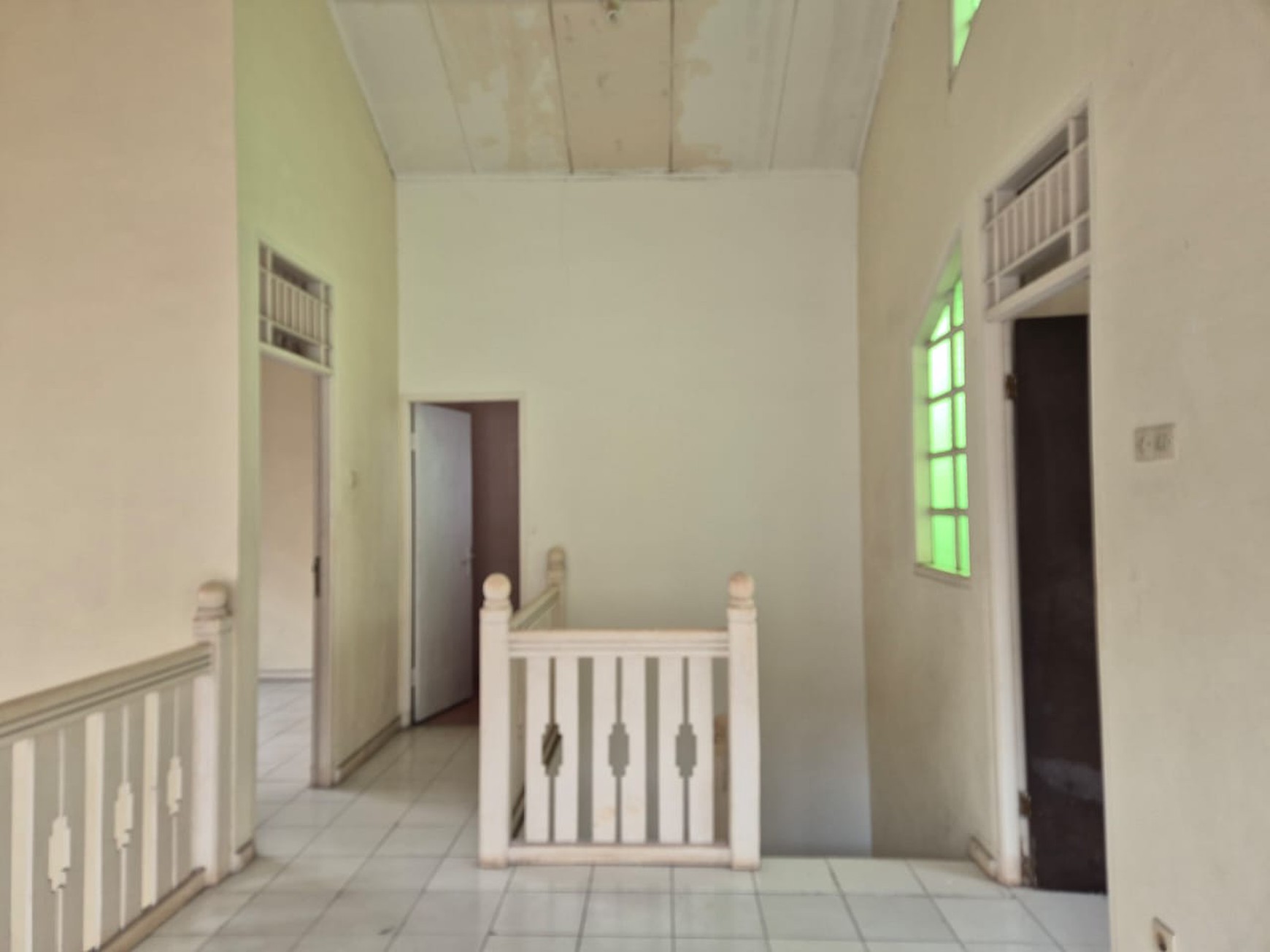 Rumah 2 lantai, bangunan kokoh, bebas banjir, Lingkungan aman dan Nyaman.