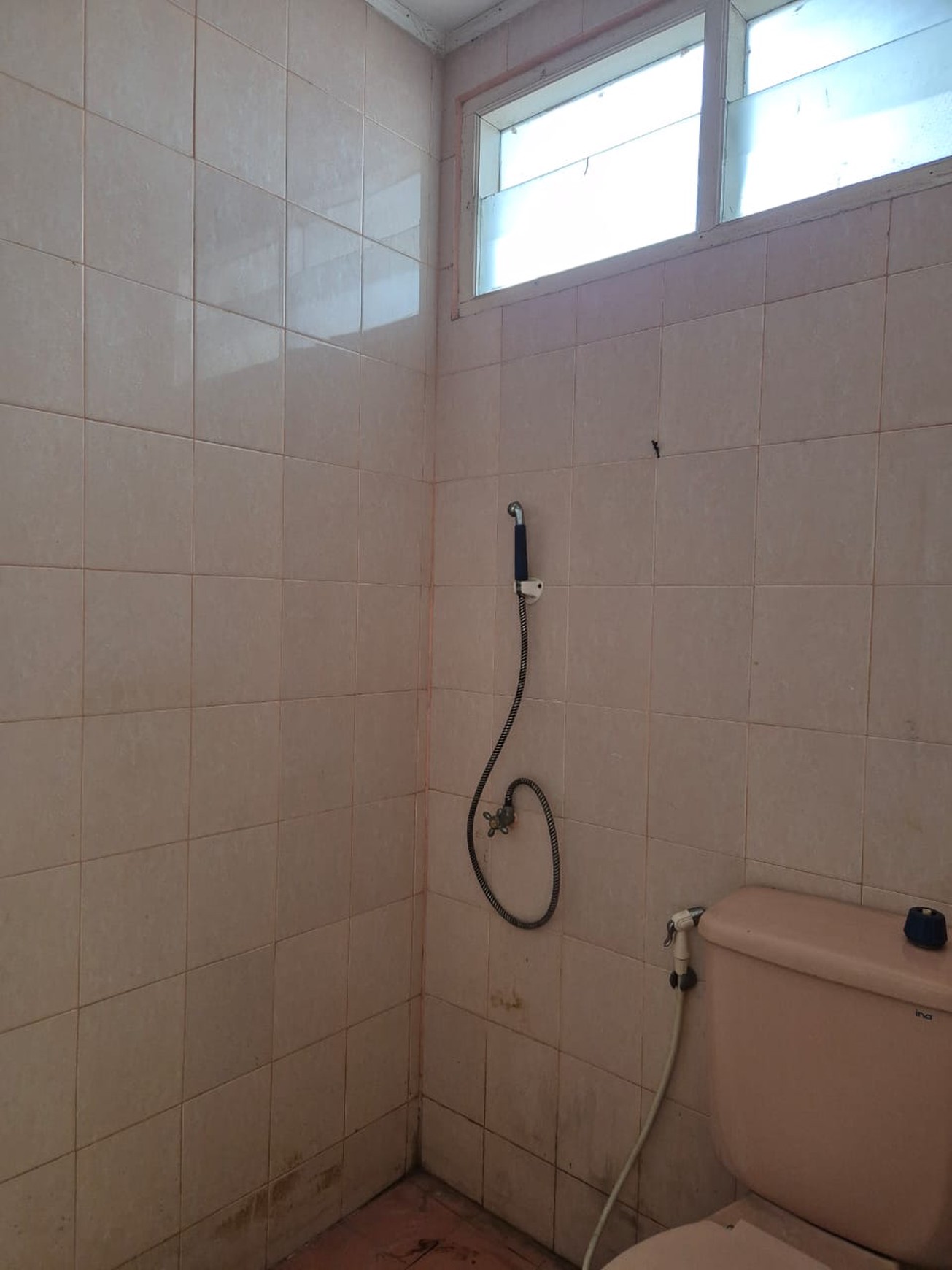 Rumah 2 lantai, bangunan kokoh, bebas banjir, Lingkungan aman dan Nyaman.