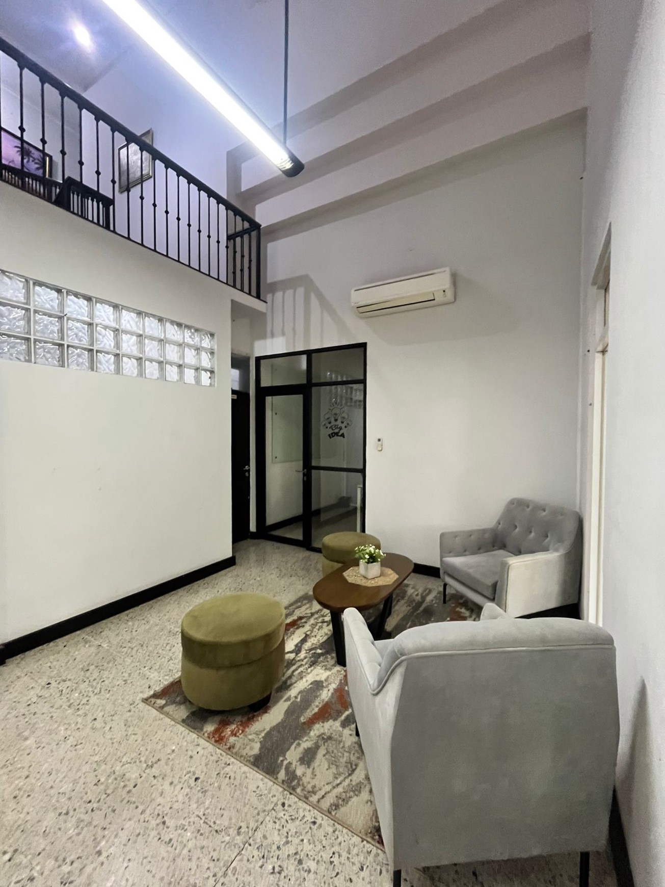 Dijual Rumah Luas dan Siap Pakai, harga mendekati njop, cocok untuk kantor maupun hunian