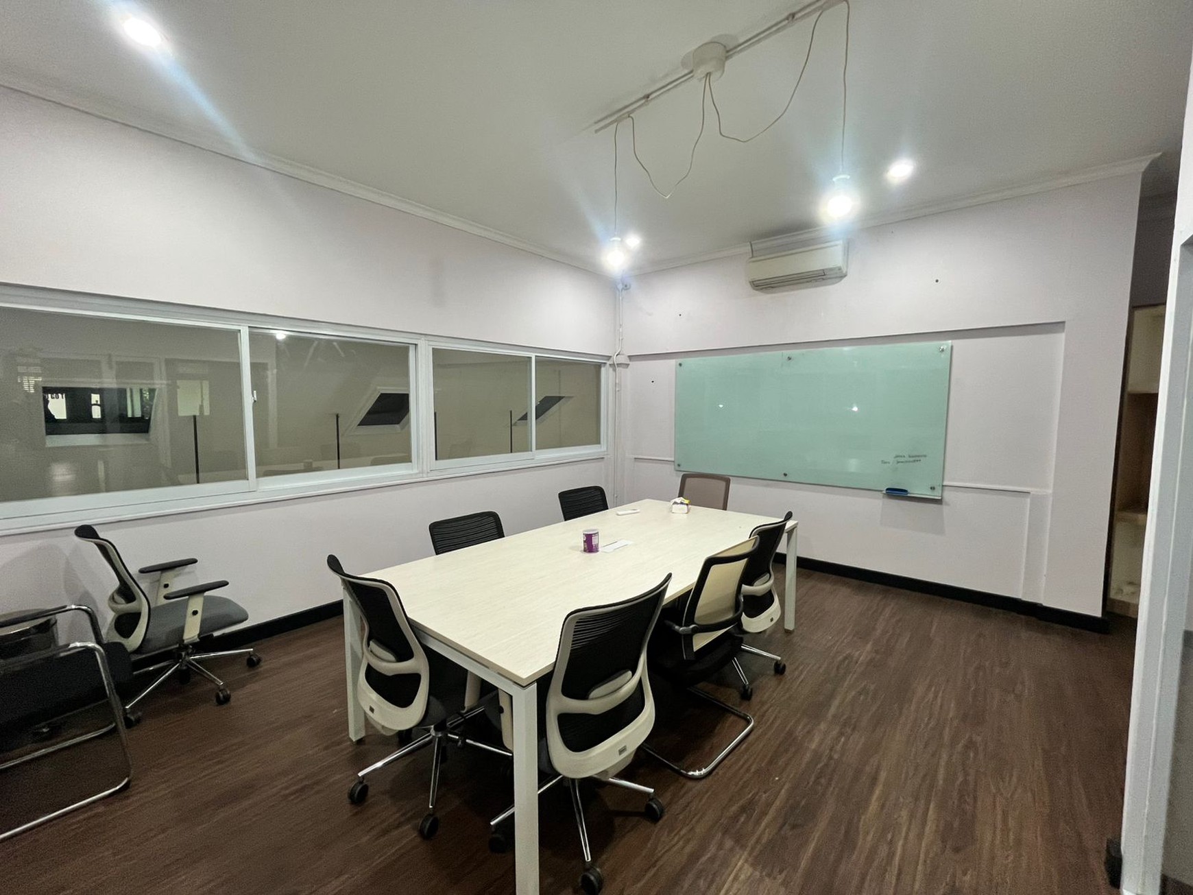 Dijual Rumah Luas dan Siap Pakai, harga mendekati njop, cocok untuk kantor maupun hunian