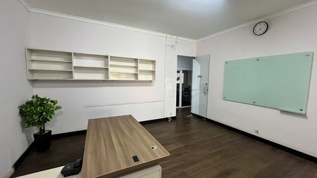 Dijual Rumah Luas dan Siap Pakai, harga mendekati njop, cocok untuk kantor maupun hunian