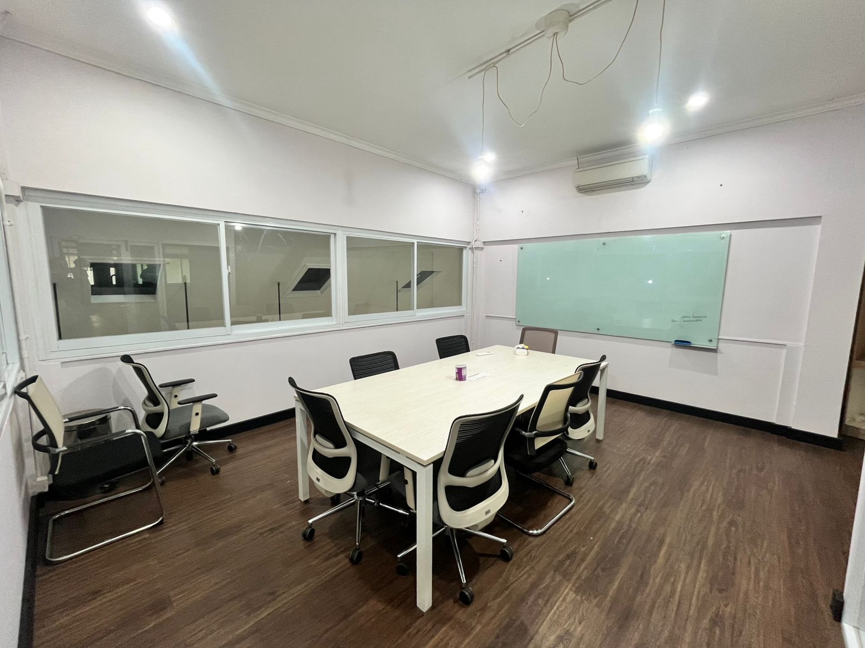 Dijual Rumah Luas dan Siap Pakai, harga mendekati njop, cocok untuk kantor maupun hunian