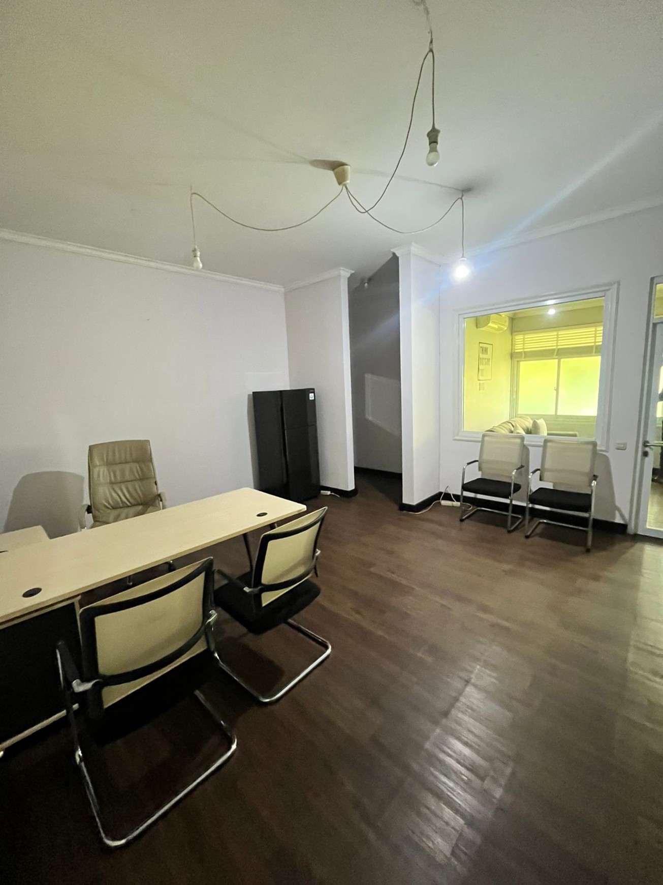 Dijual Rumah Luas dan Siap Pakai, harga mendekati njop, cocok untuk kantor maupun hunian