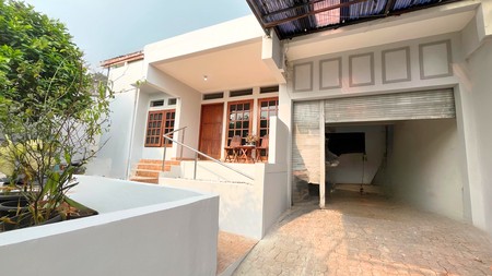 Best Price! Rumah Luas 2 Lantai Dengan Halaman Belakang di Komplek Besar Cinere 