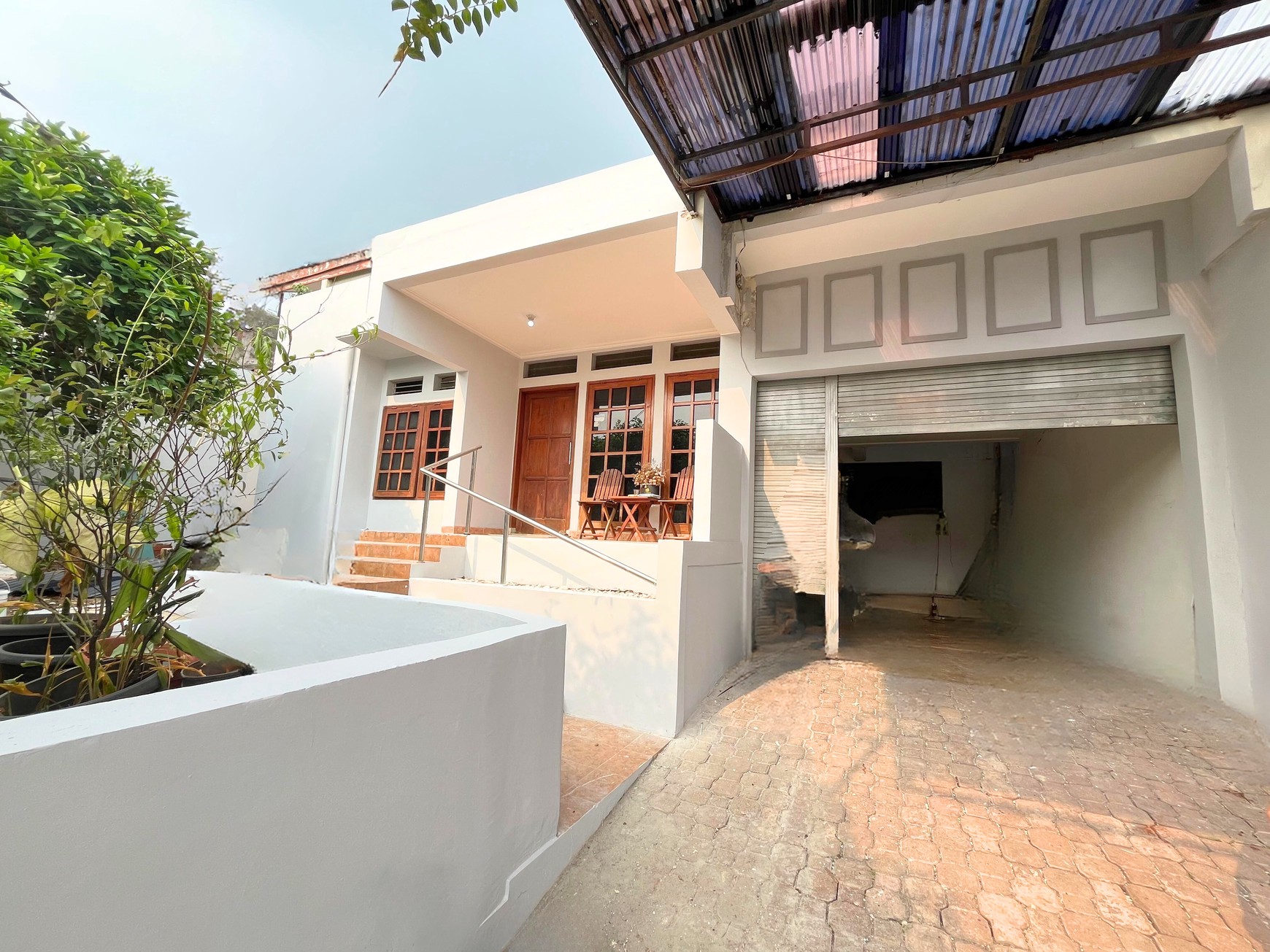 Best Price! Rumah Luas 2 Lantai Dengan Halaman Belakang di Komplek Besar Cinere 