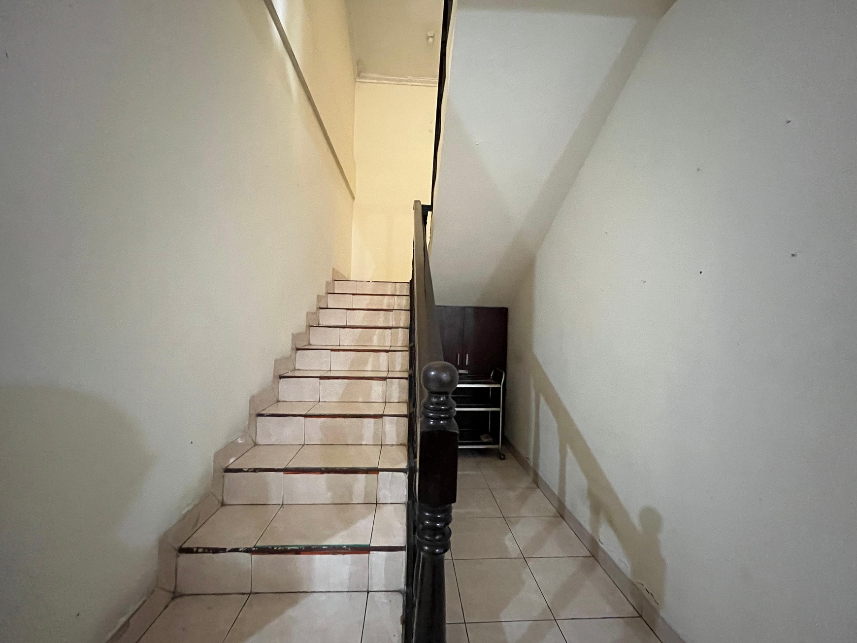 Best Price! Rumah Luas 2 Lantai Dengan Halaman Belakang di Komplek Besar Cinere 