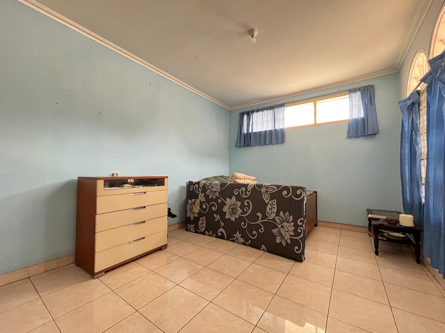 Best Price! Rumah Luas 2 Lantai Dengan Halaman Belakang di Komplek Besar Cinere 