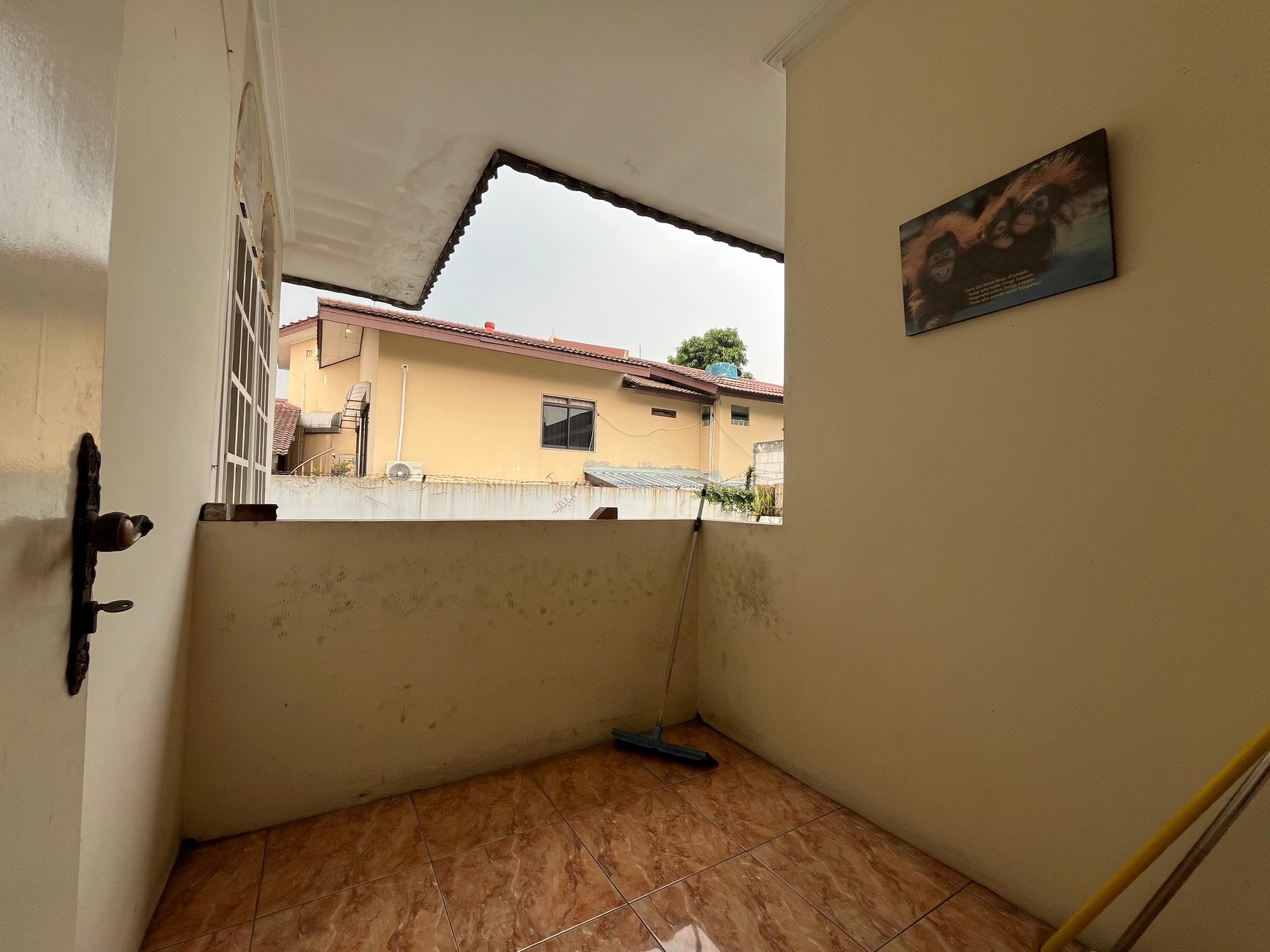 Best Price! Rumah Luas 2 Lantai Dengan Halaman Belakang di Komplek Besar Cinere 