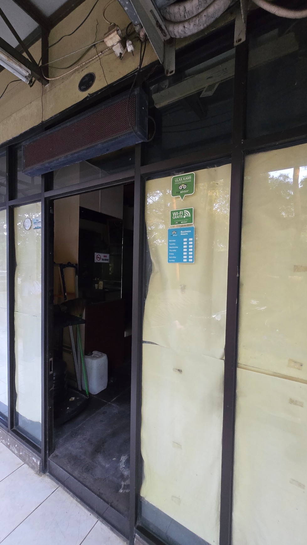 Dijual kios furnished kafe di apartemen kebagusan city