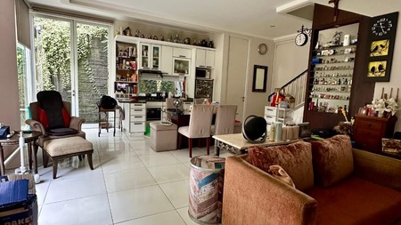 Rumah 2 Lantai Semi Furnished Siap Huni Dalam Cluster dengan Luas 207 m2 @Bintaro Sektor 9