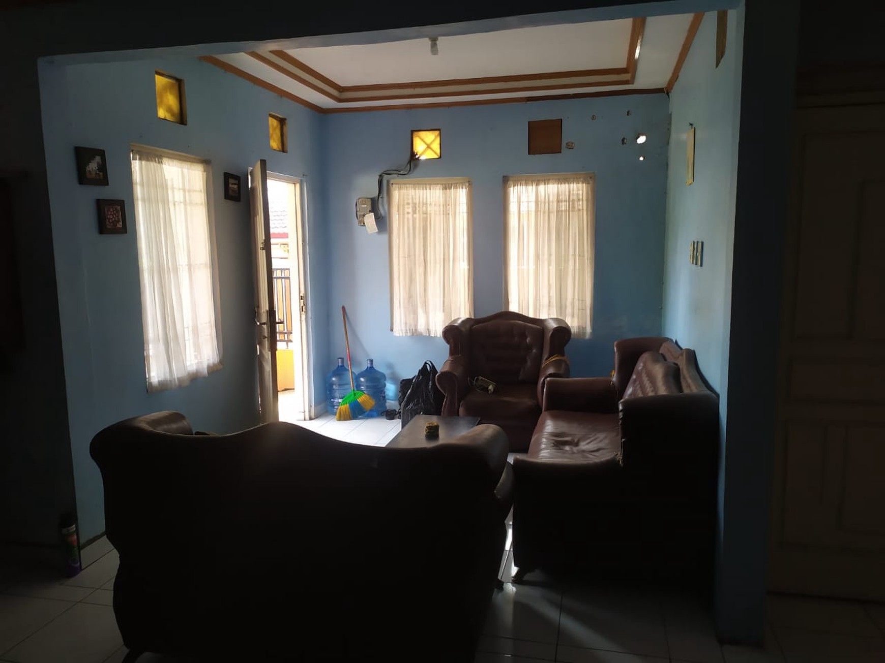 Rumah di Villa Bintaro Indah lokasi di hoek dan depan taman, dekat dg st kereta api dan pasar tradisional...