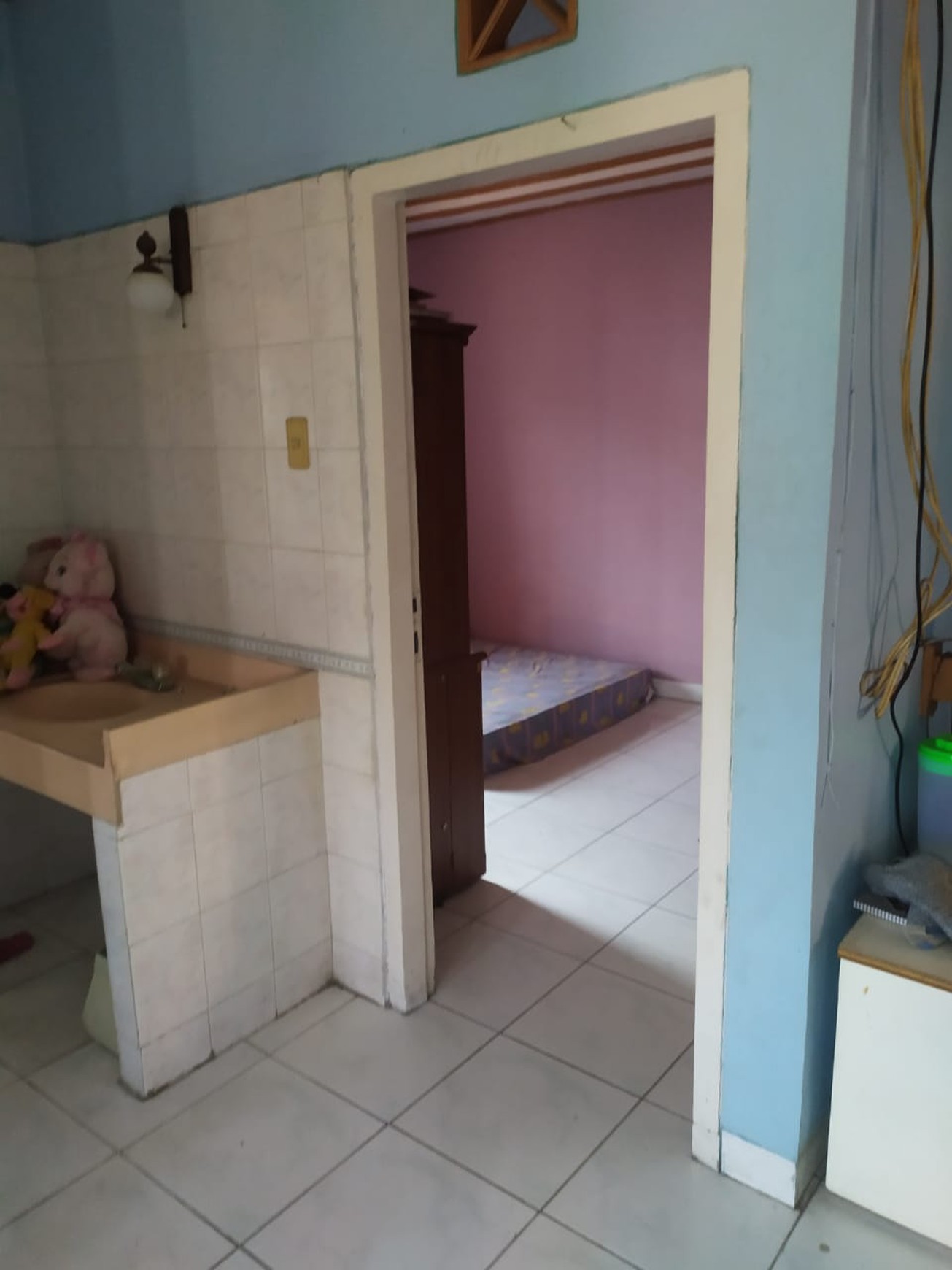 Rumah di Villa Bintaro Indah lokasi di hoek dan depan taman, dekat dg st kereta api dan pasar tradisional...