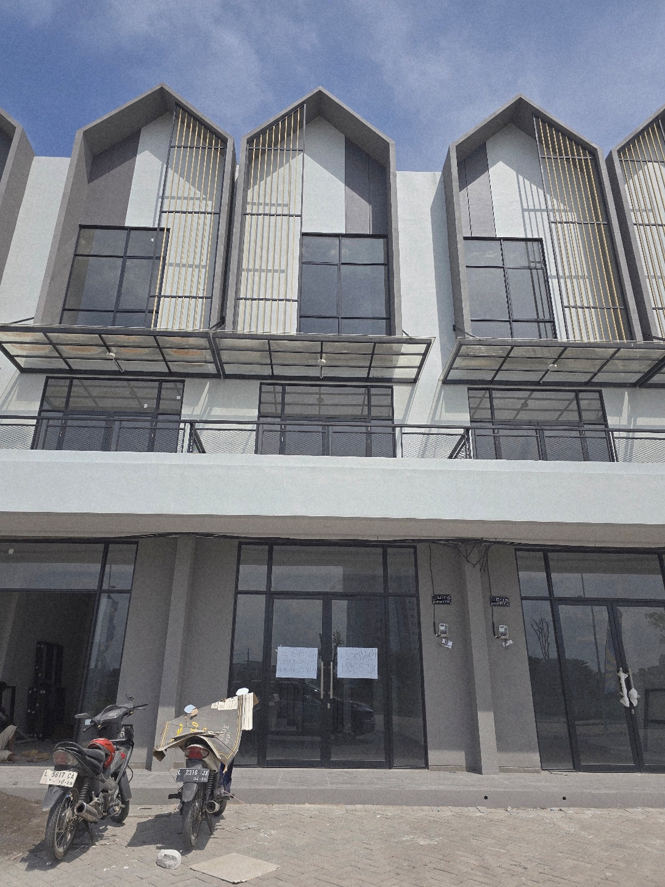 Disewakan Ruko Baru Gress Grand Eastern Surabaya Timur