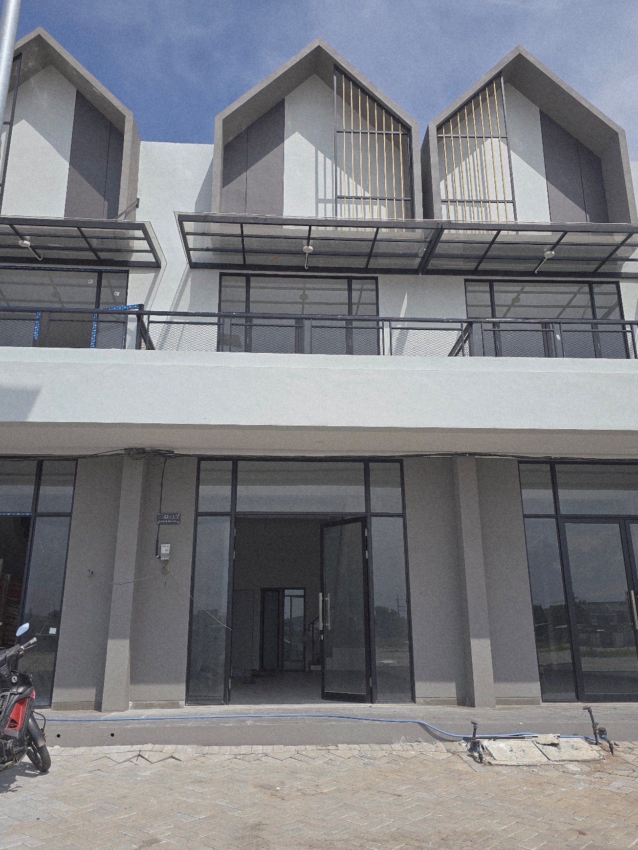 Disewakan Ruko Baru Gress Grand Eastern Surabaya Timur