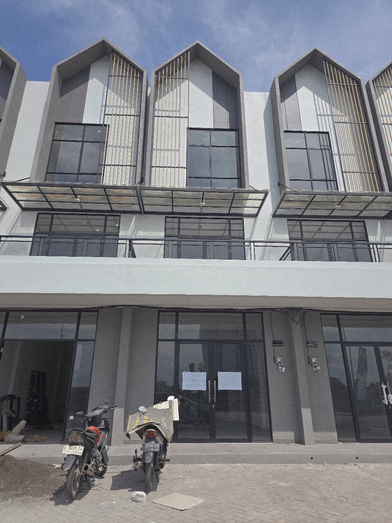 Disewakan Ruko Baru Gress Grand Eastern Surabaya Timur