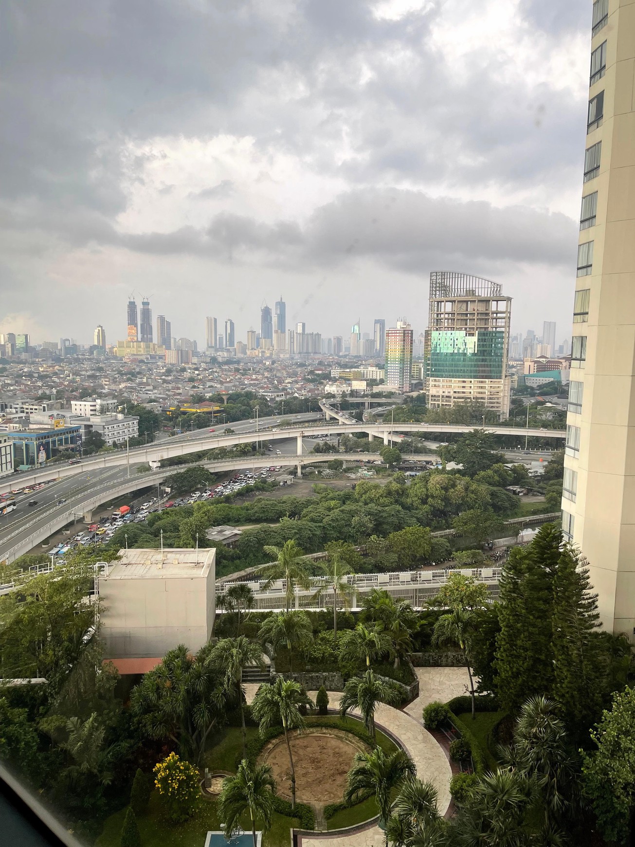 Apartment 2BR Taman Anggrek View Bagus Sudah Cat Ulang