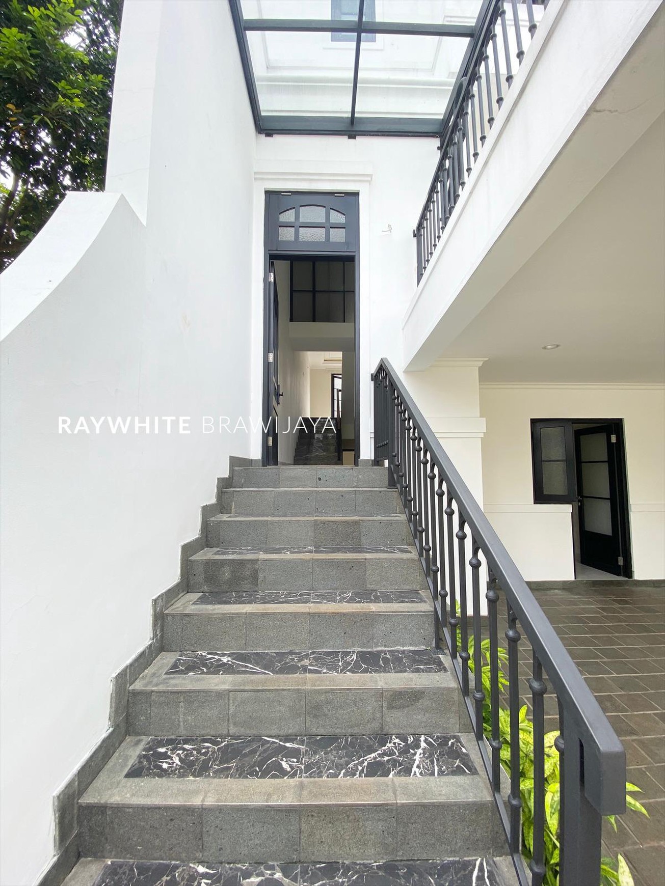 Rumah Modern Minimalis Siap Huni Area Moh Kahfi 1, Jagakarsa