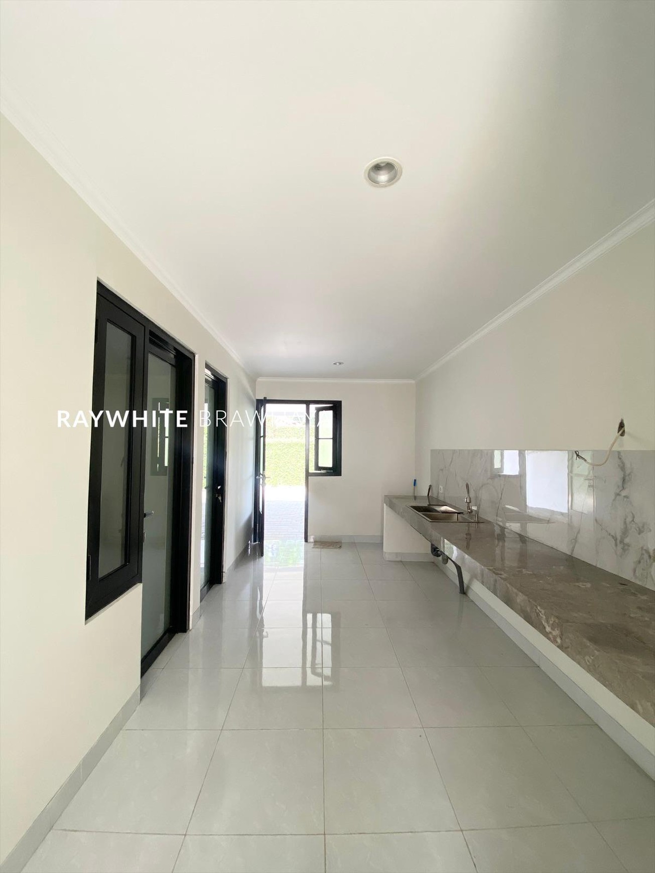 Rumah Modern Minimalis Siap Huni Area Moh Kahfi 1, Jagakarsa