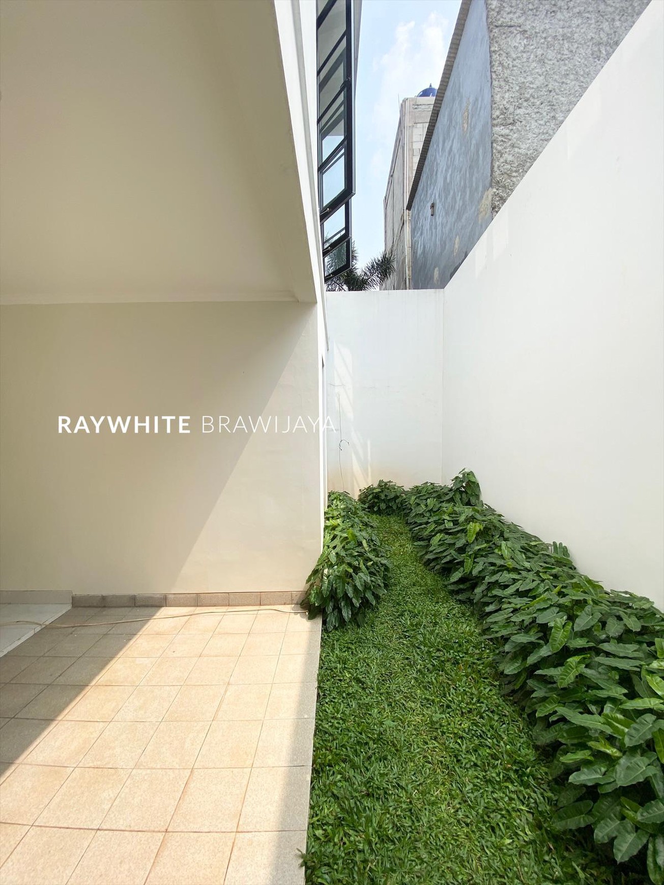 Rumah Modern Minimalis Siap Huni Area Moh Kahfi 1, Jagakarsa