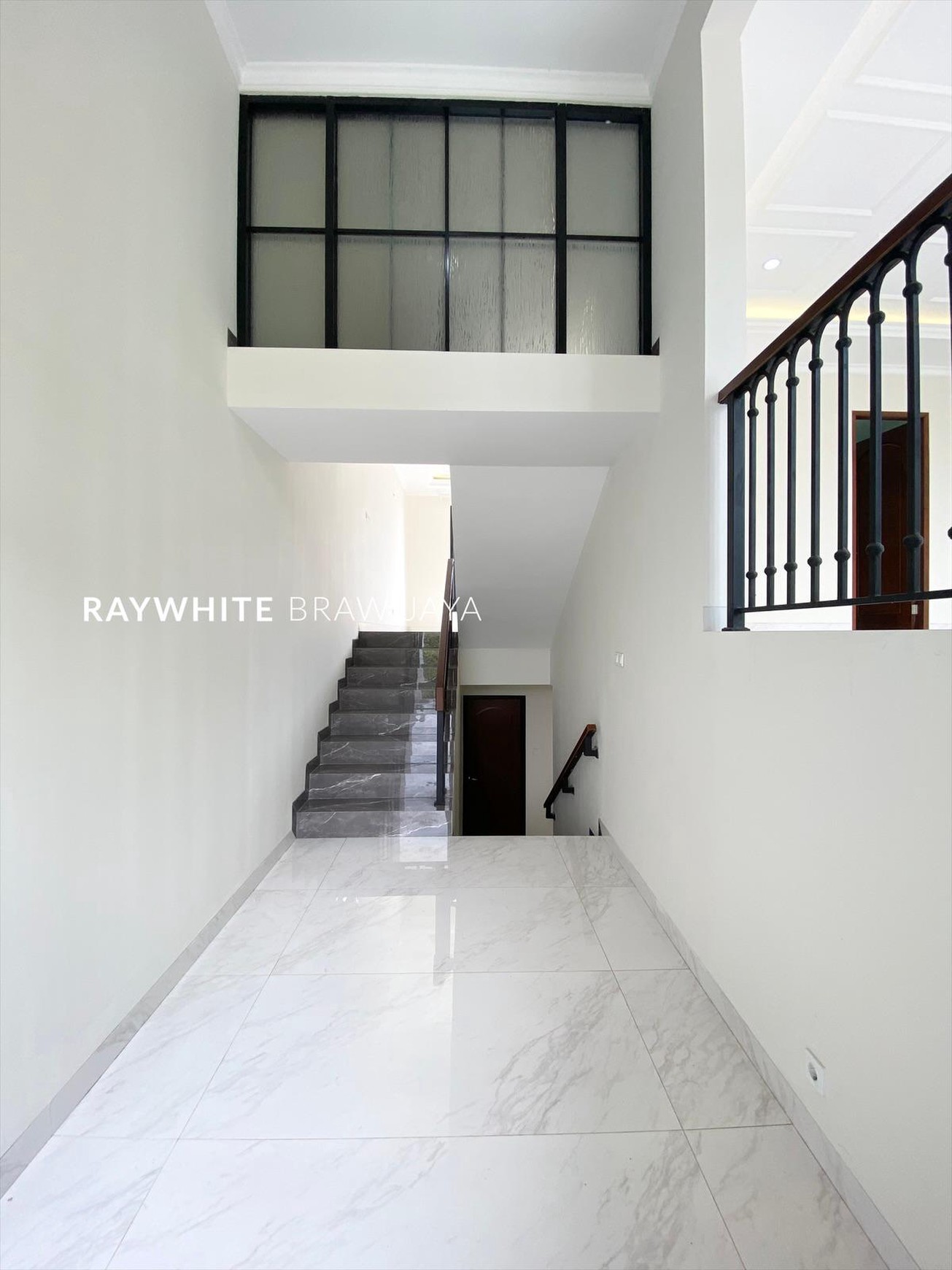 Rumah Modern Minimalis Siap Huni Area Moh Kahfi 1, Jagakarsa
