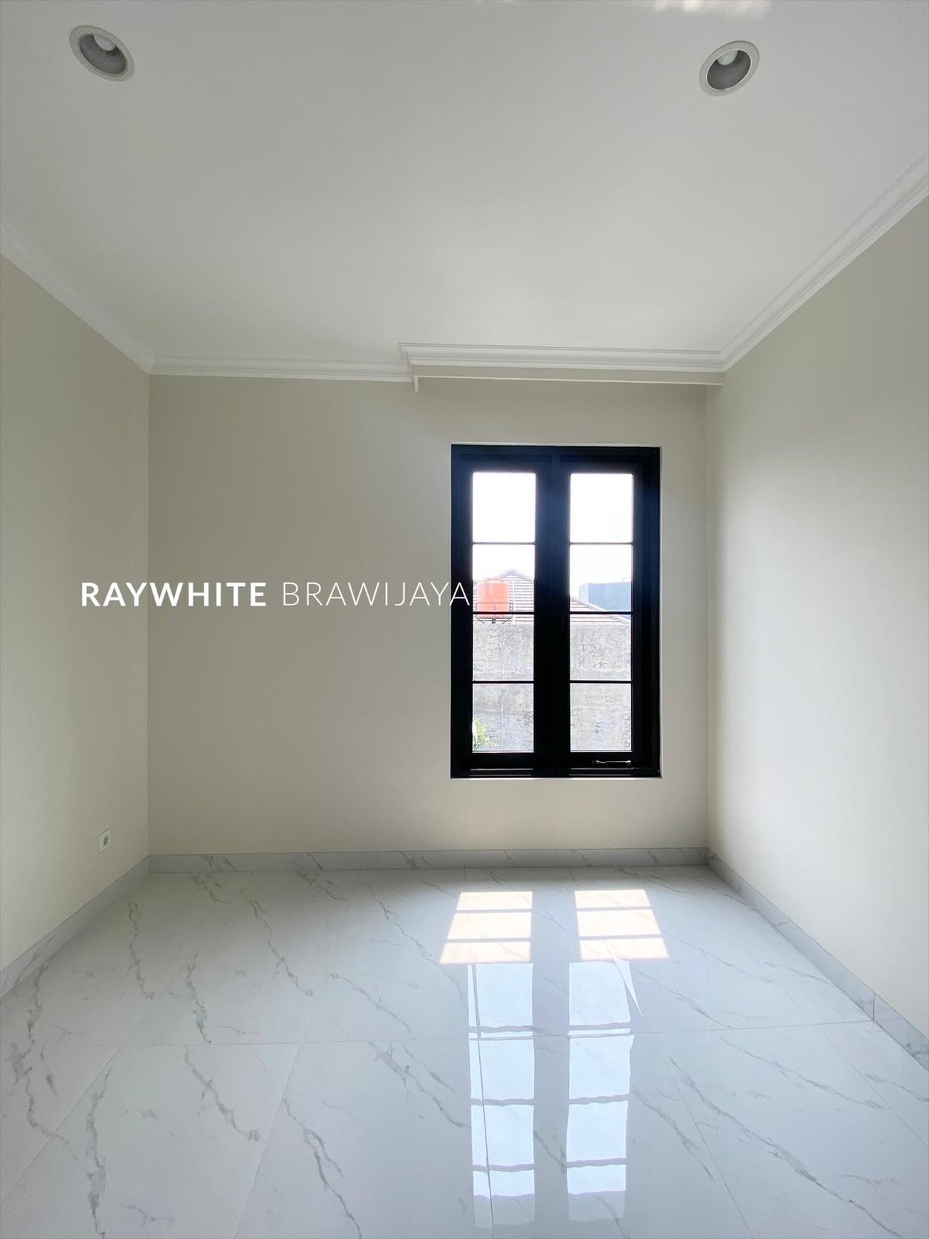 Rumah Modern Minimalis Siap Huni Area Moh Kahfi 1, Jagakarsa