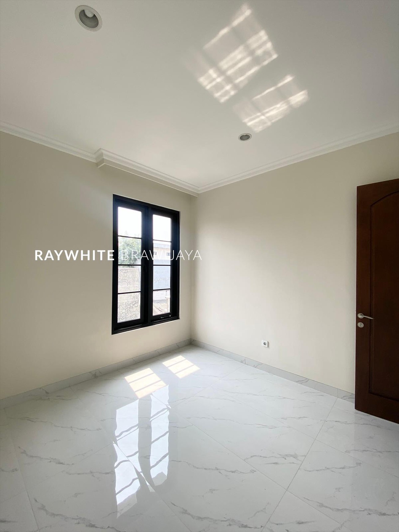 Rumah Modern Minimalis Siap Huni Area Moh Kahfi 1, Jagakarsa