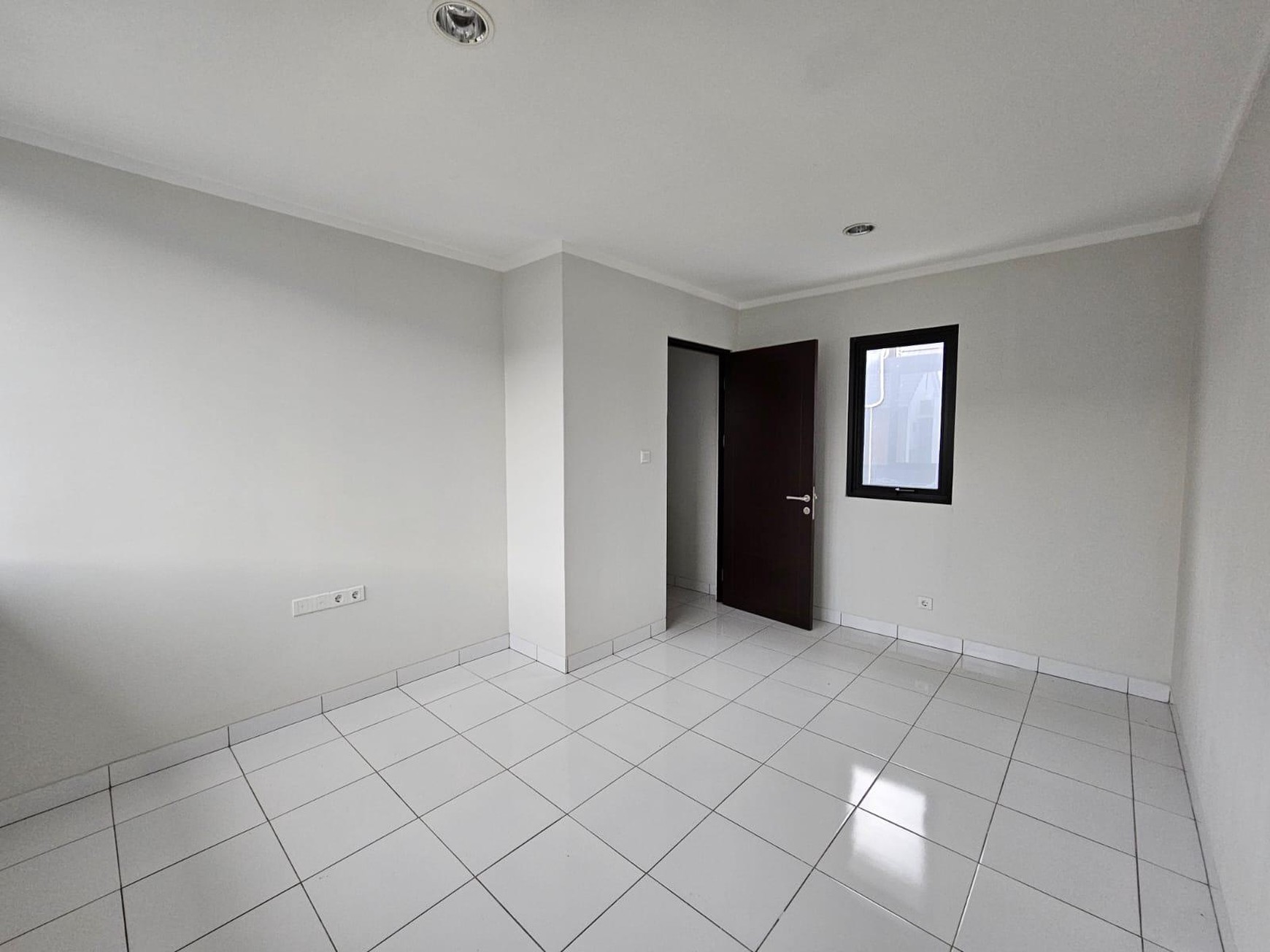Disewakan Murah Rumah di Sumarecon Cluster Dayana