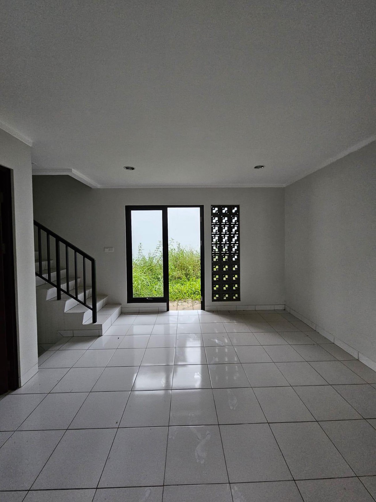 Disewakan Murah Rumah di Sumarecon Cluster Dayana