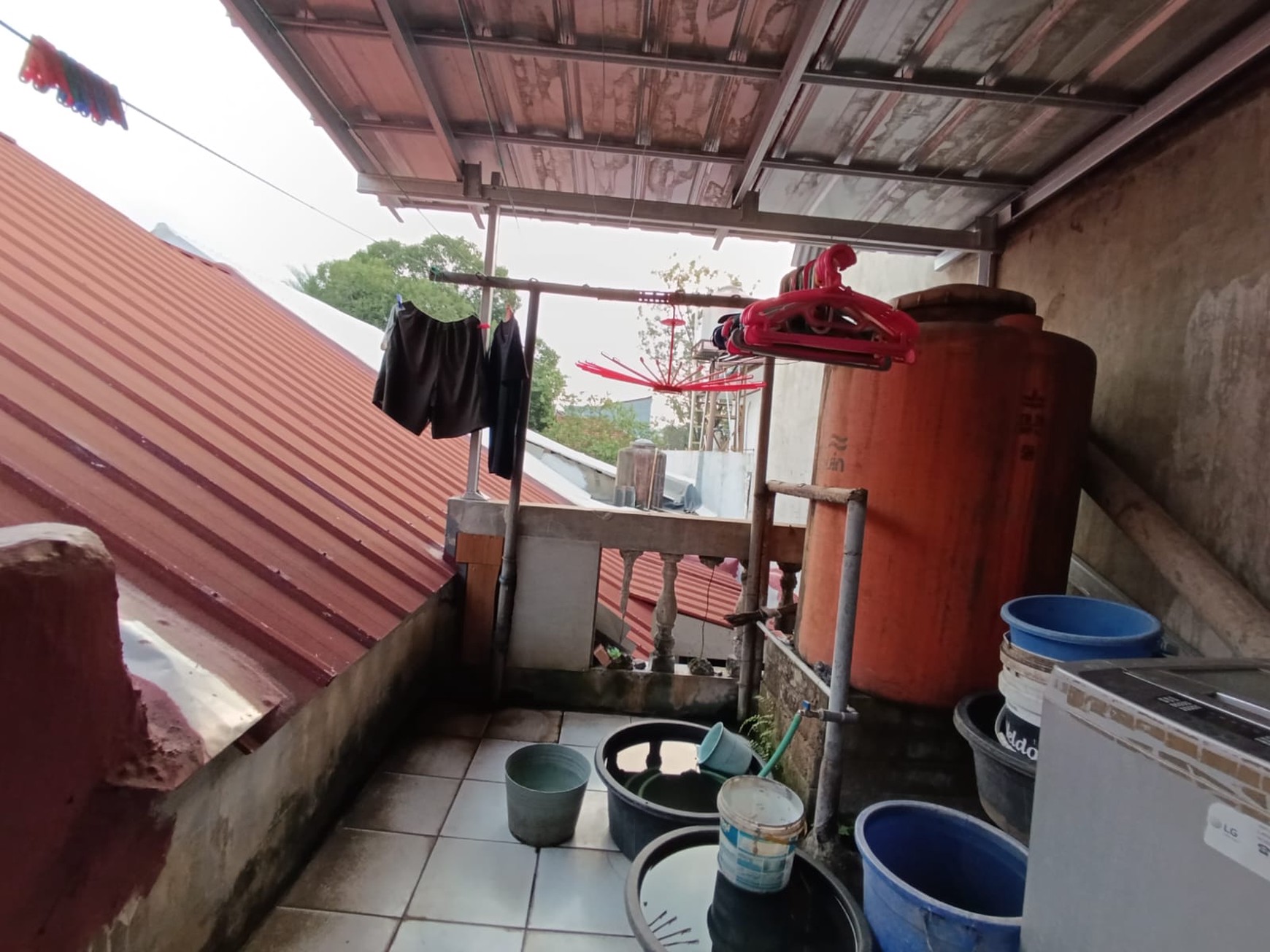 Di Jual Rumah model lama 2lt di Jl Cengkeh  Larangan Selatan Tangerang. Komp Kembang Larangan, Larangan Selatan Tangerang. 