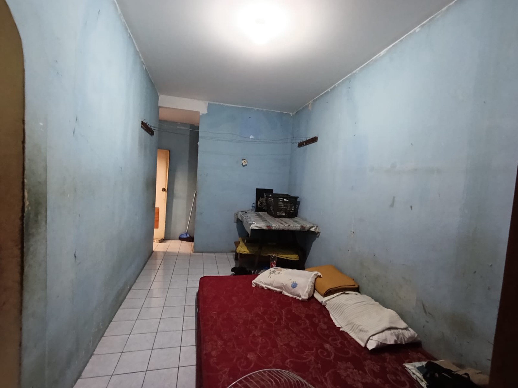 Di Jual Rumah model lama 2lt di Jl Cengkeh  Larangan Selatan Tangerang. Komp Kembang Larangan, Larangan Selatan Tangerang. 