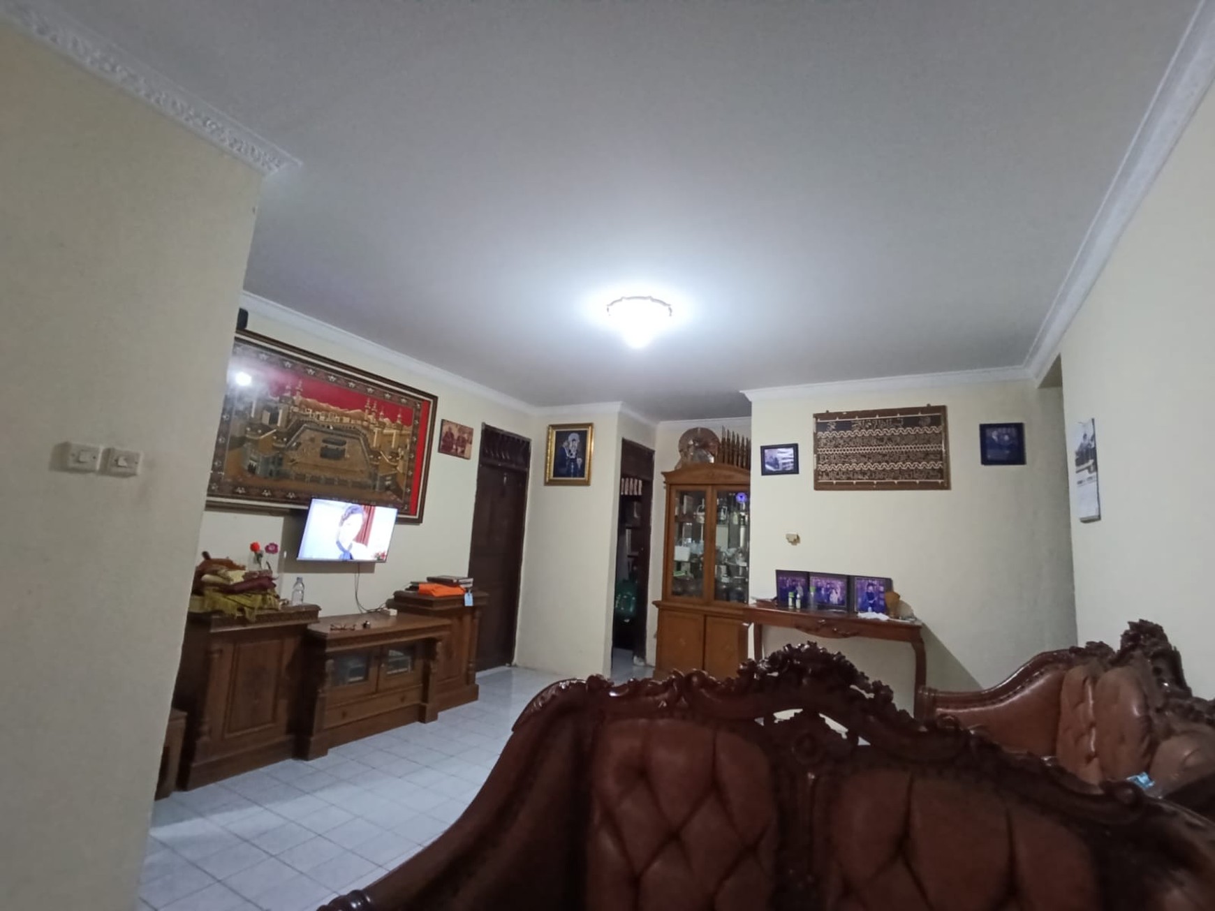 Di Jual Rumah model lama 2lt di Jl Cengkeh  Larangan Selatan Tangerang. Komp Kembang Larangan, Larangan Selatan Tangerang. 