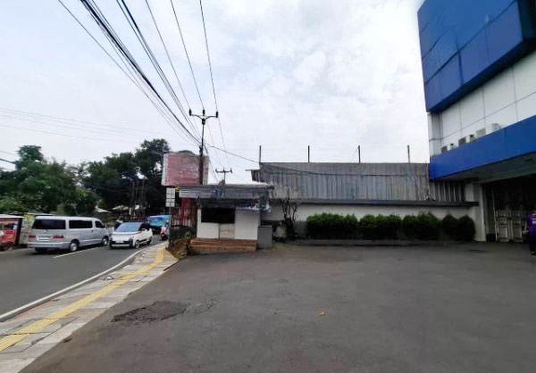 Gedung Showroom Mobil, Jl Kartini, Depok