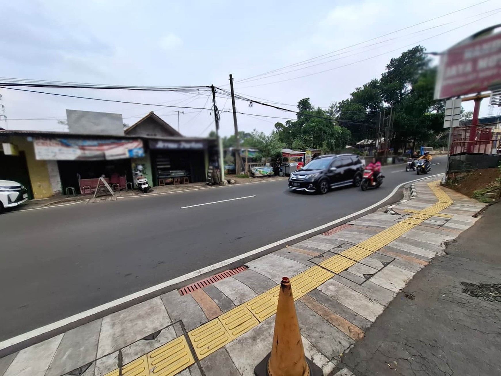 Gedung Showroom Mobil, Jl Kartini, Depok