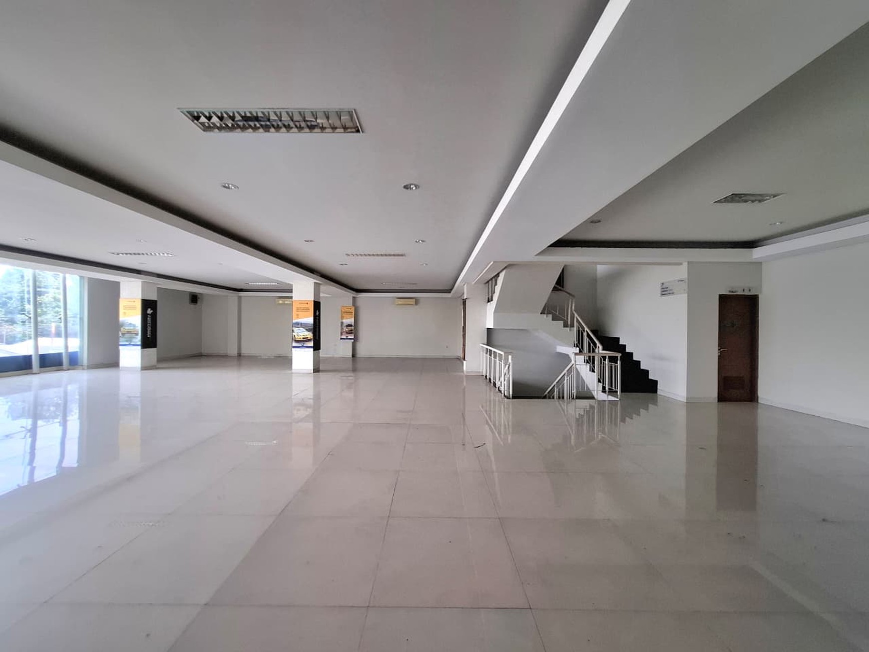Gedung Showroom Mobil, Jl Kartini, Depok