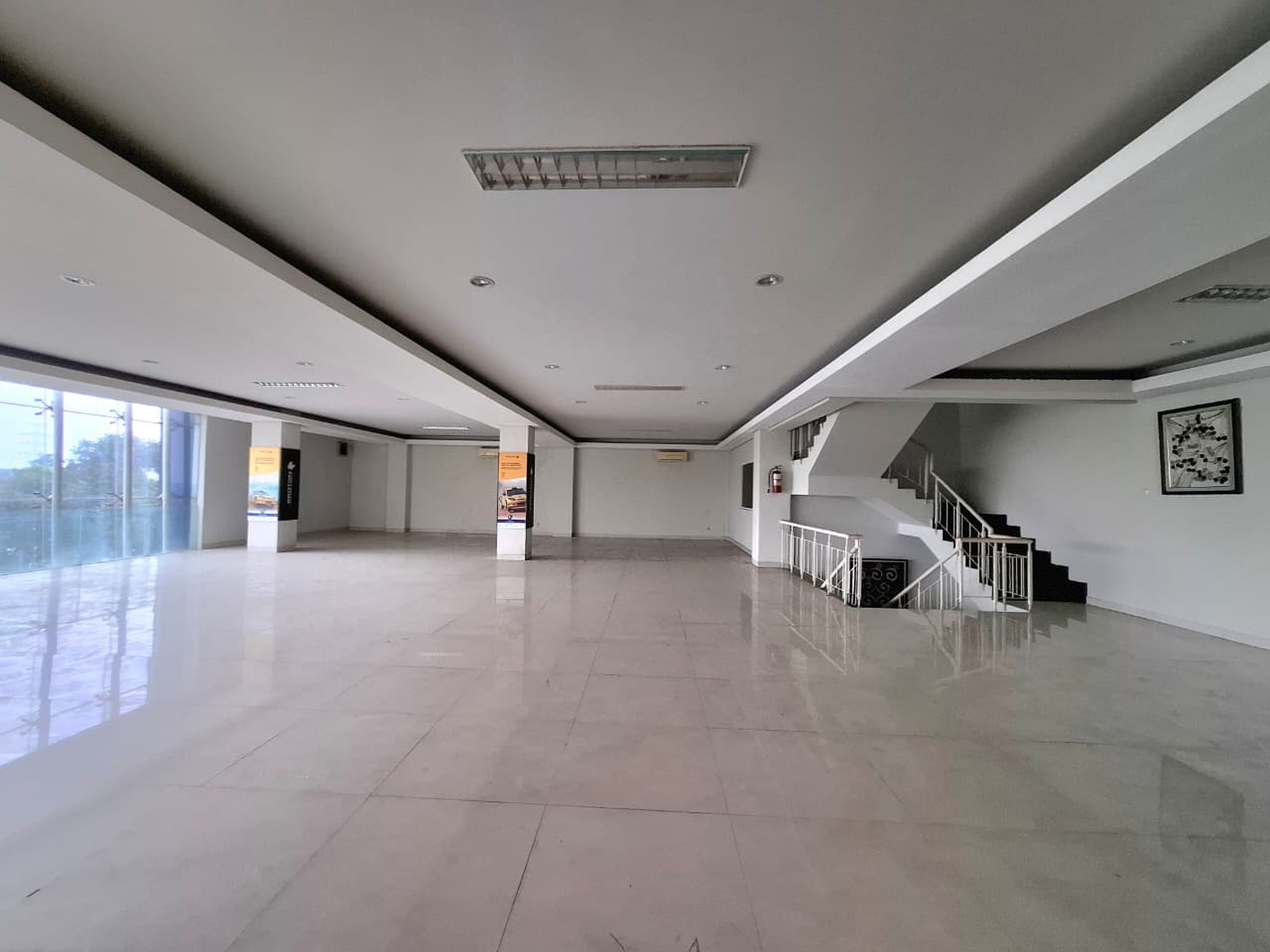 Gedung Showroom Mobil, Jl Kartini, Depok