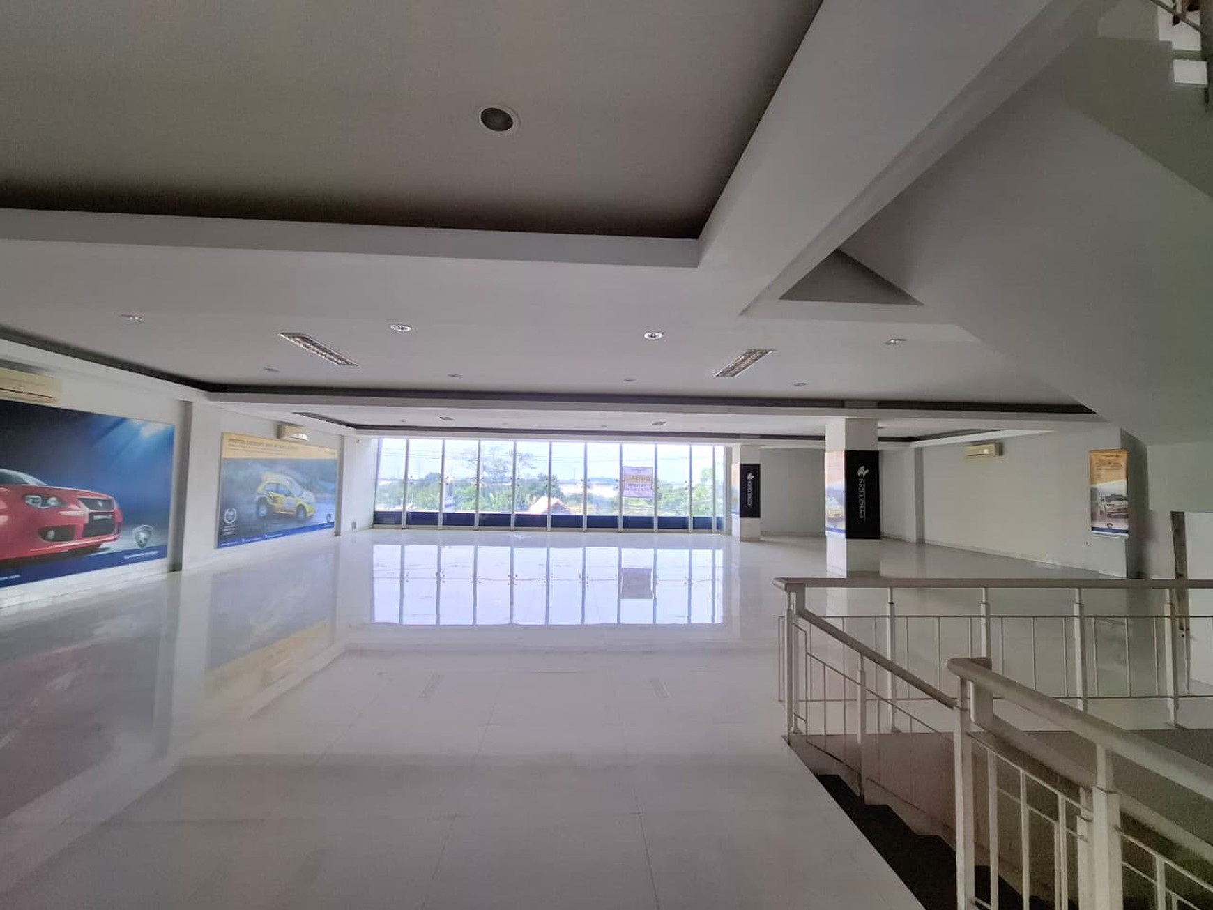 Gedung Showroom Mobil, Jl Kartini, Depok
