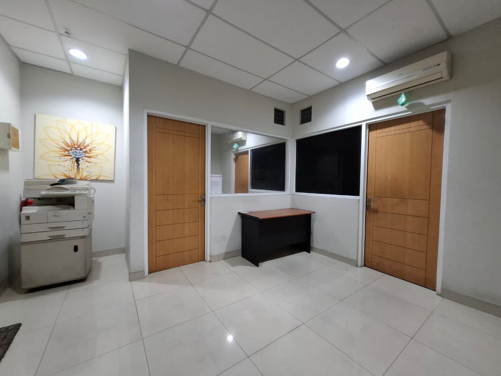 Gedung Showroom Mobil, Jl Kartini, Depok