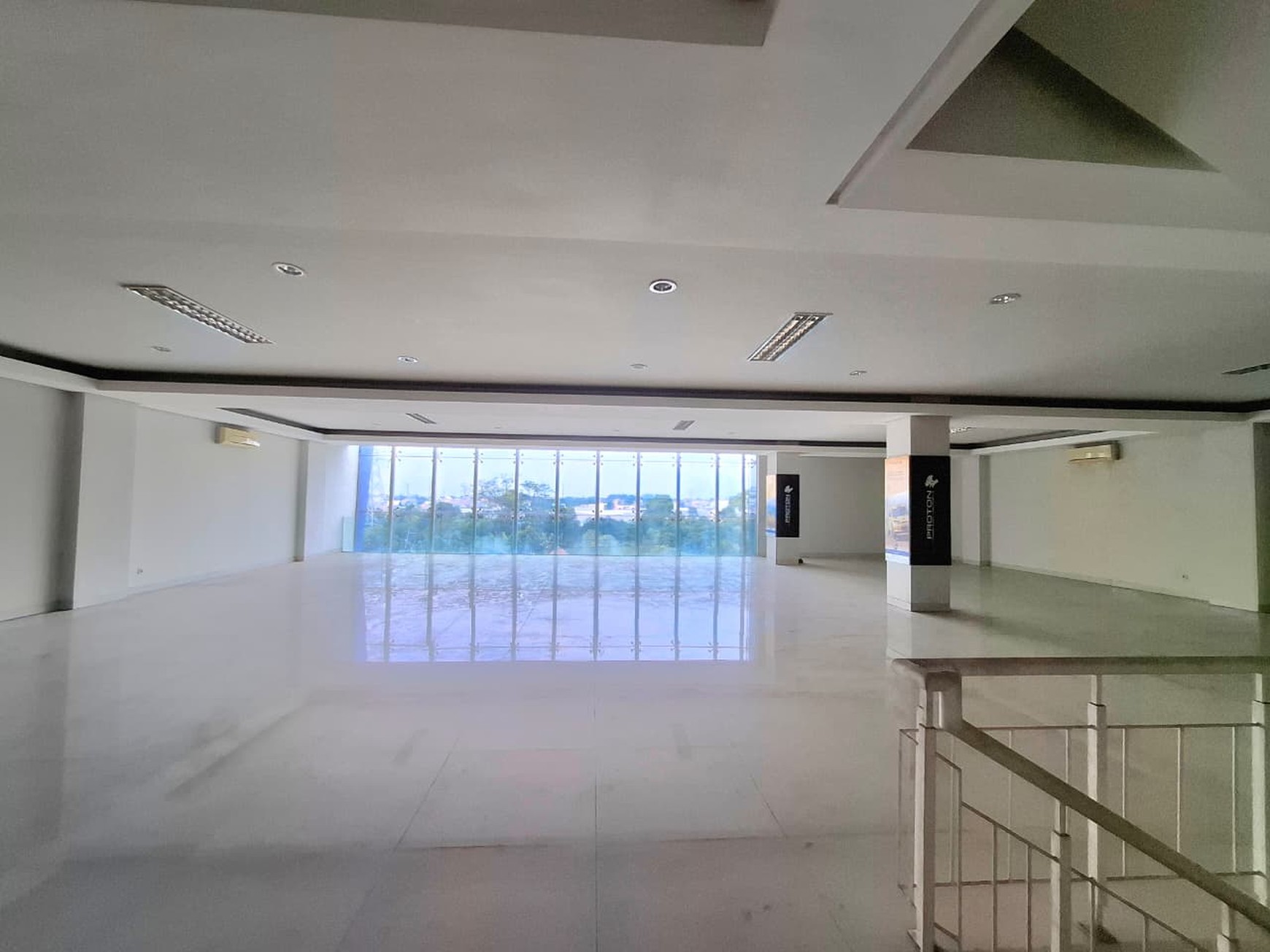 Gedung Showroom Mobil, Jl Kartini, Depok