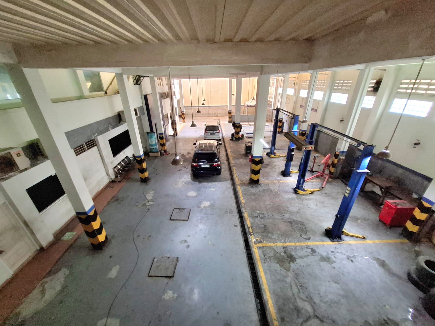 Gedung Showroom Mobil, Jl Kartini, Depok