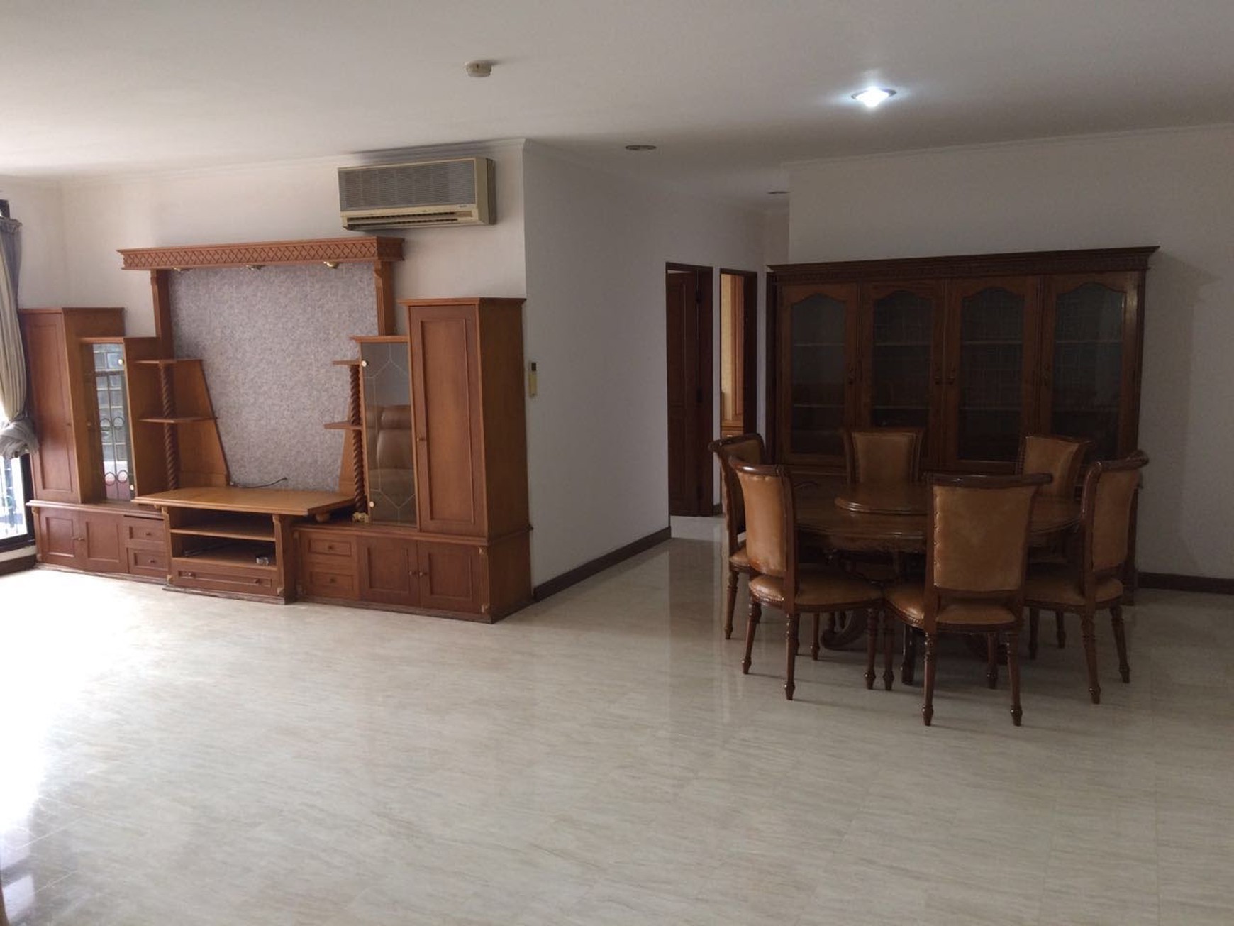 Apartemen Niaz Emerald di sekitar TB Simatung JakSel....