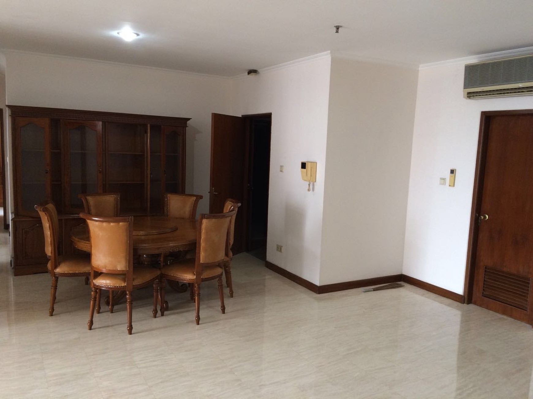 Apartemen Niaz Emerald di sekitar TB Simatung JakSel....