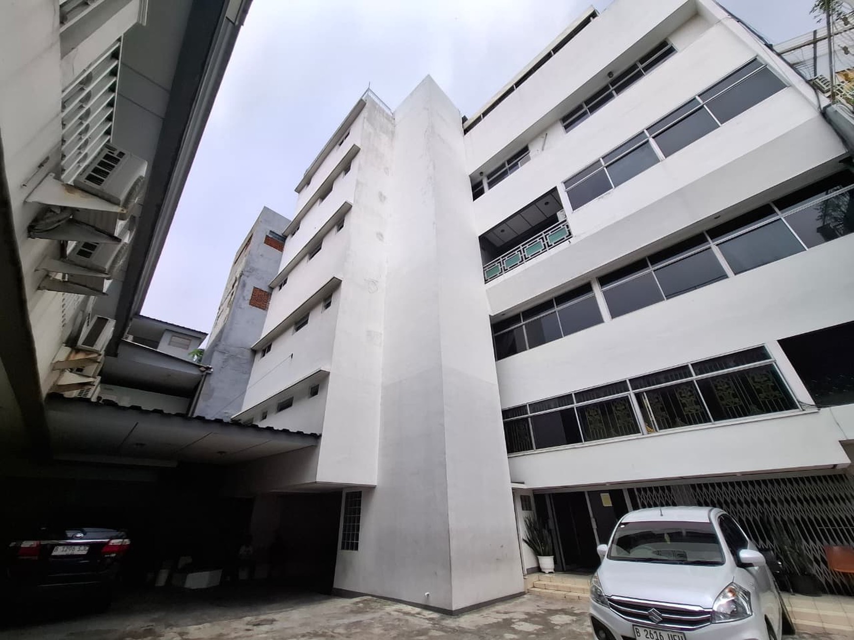 Gedung Kantor 5 lantai Jl Raya Jatinegara Barat