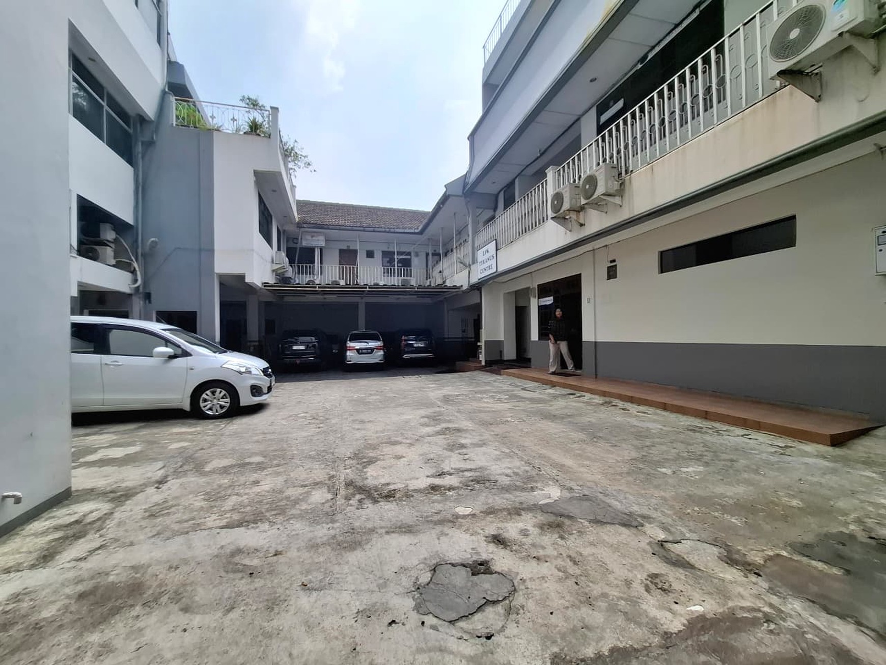 Gedung Kantor 5 lantai Jl Raya Jatinegara Barat