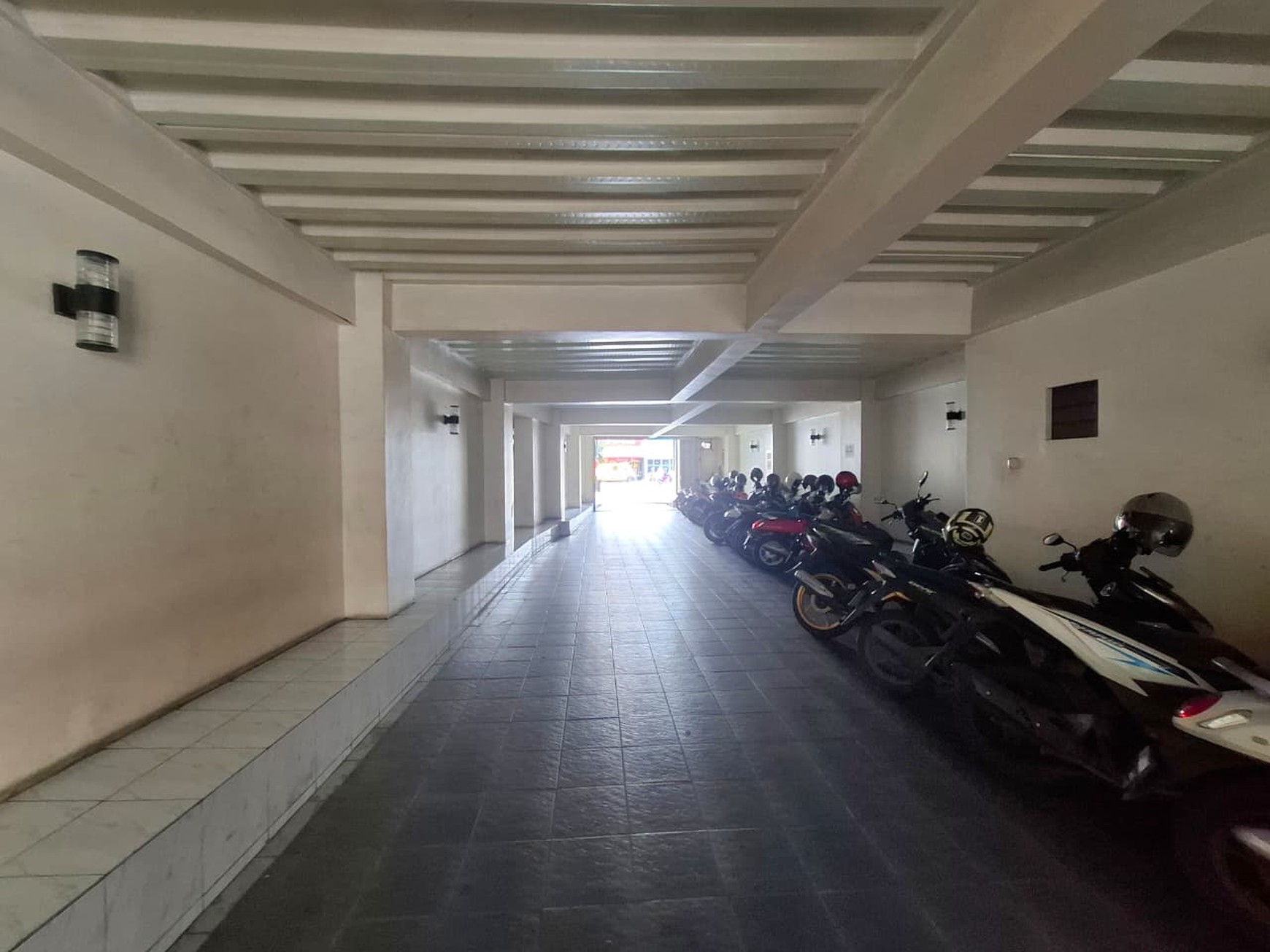 Gedung Kantor 5 lantai Jl Raya Jatinegara Barat