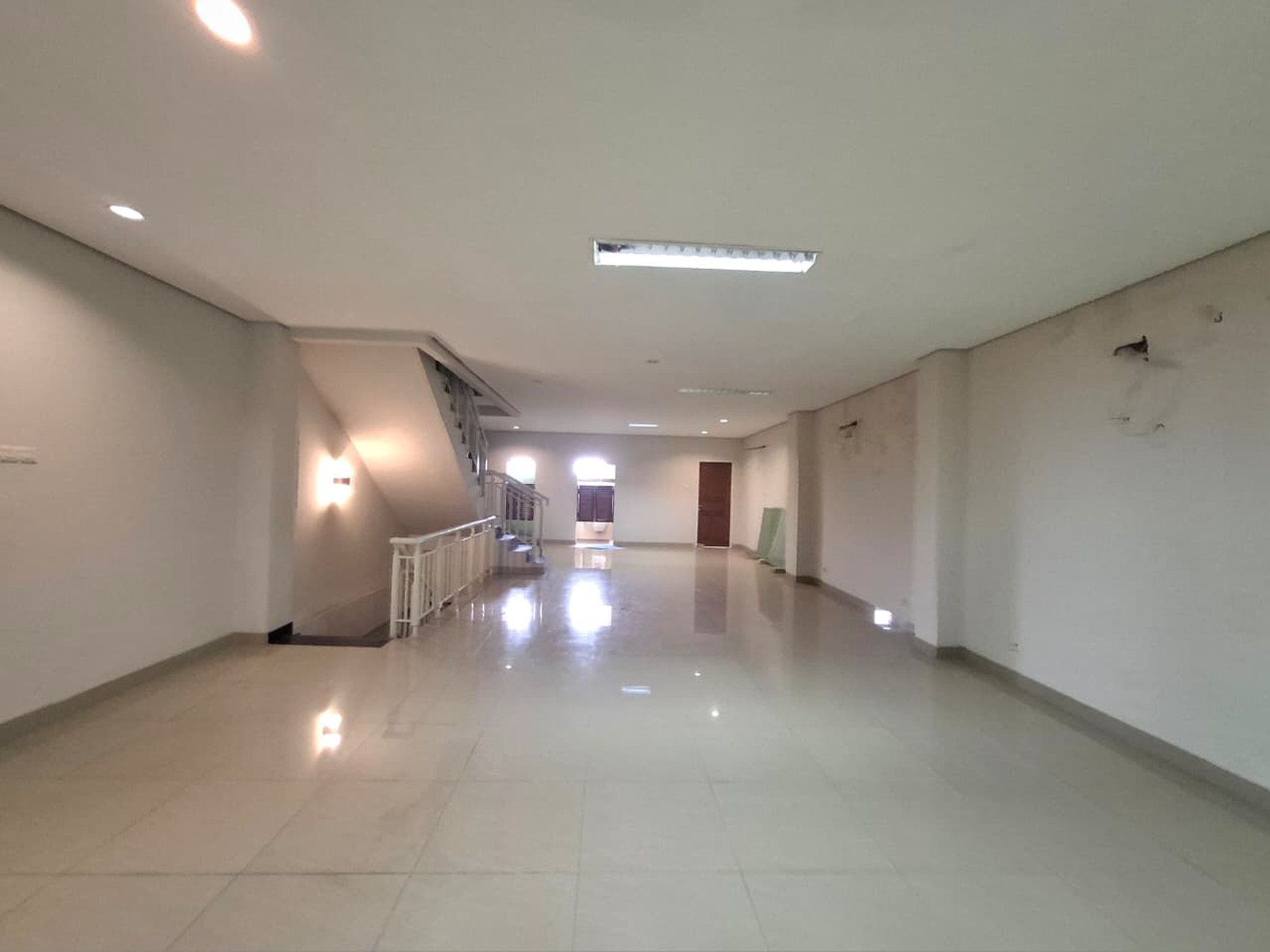 Gedung Kantor 5 lantai Jl Raya Jatinegara Barat