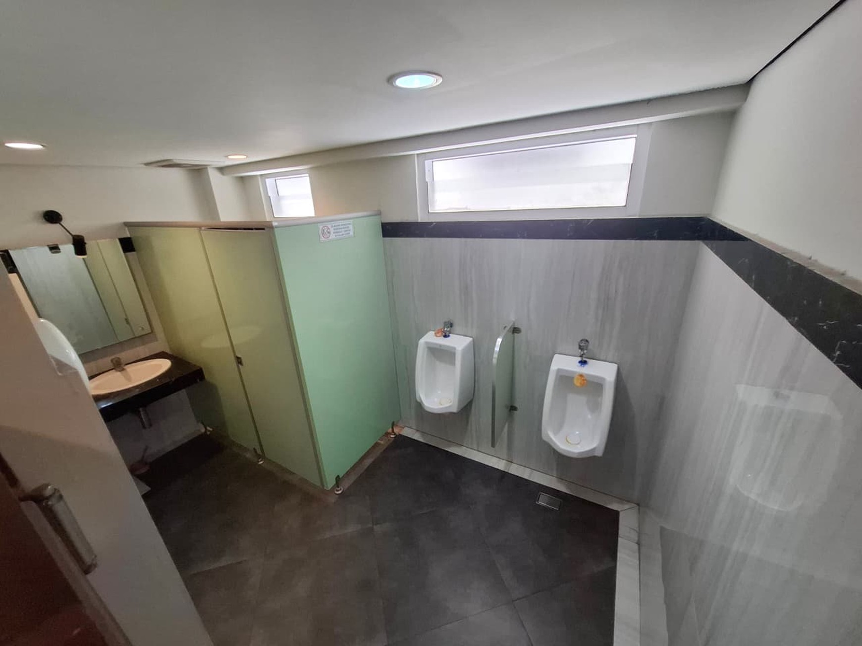 Gedung Kantor 5 lantai Jl Raya Jatinegara Barat