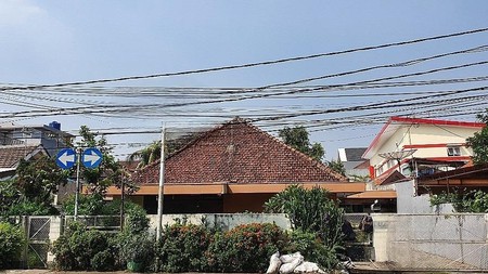 Di Jual Rumah lama cocok unuk kantor dan bisnis Jl Tebet Barat IV - Jakarta Selatan